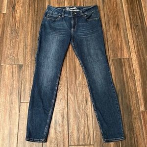 👖 LN Wrangler brand women’s tapered ankle jeans